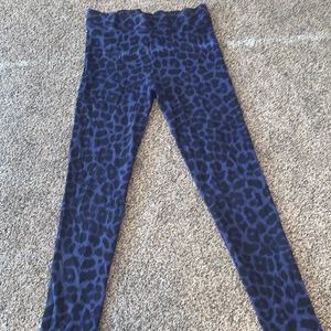 PINK Victoria’s Secret leopard leggings